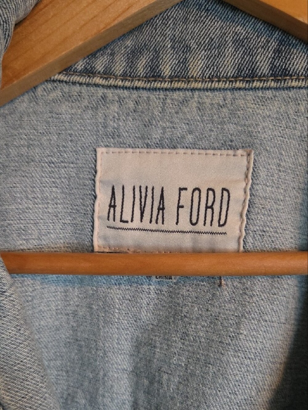 Light Blue Cropped Denim Jacket - Picture 2 of 4